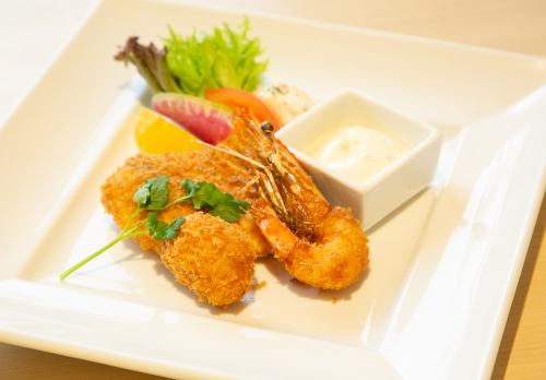 千葉県魚　鯛・北海道帆立・海老フライ自家製タルタルで