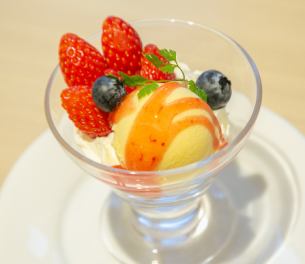 ミニベリーパフェ