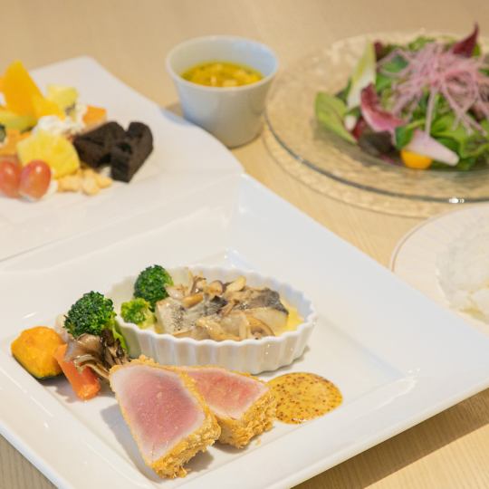 "Chef's Image Set" - A casual dinner featuring the chef's carefully selected masterpieces