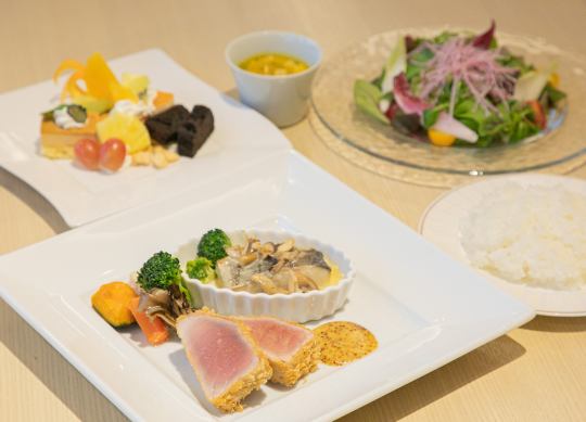 "Chef's Image Set" - A casual dinner featuring the chef's carefully selected masterpieces