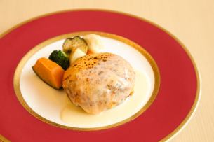 チーズたっぷり濃厚クアトロハンバーグステーキ