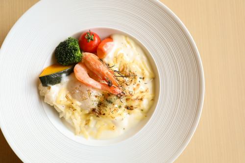 ニューカレドニア産天使海老・北海道産帆立貝・アサリのクリーミードリア