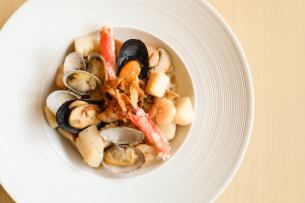 シェフおすすめ 海の幸たっぷりシーフードピラフ