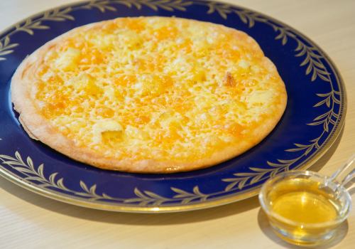 チーズたっぷりとろける濃厚クアトロフォルマッジ