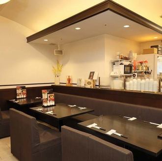 ソファ席でゆったりとご寛ぎ下さい♪お席連結も可能です！