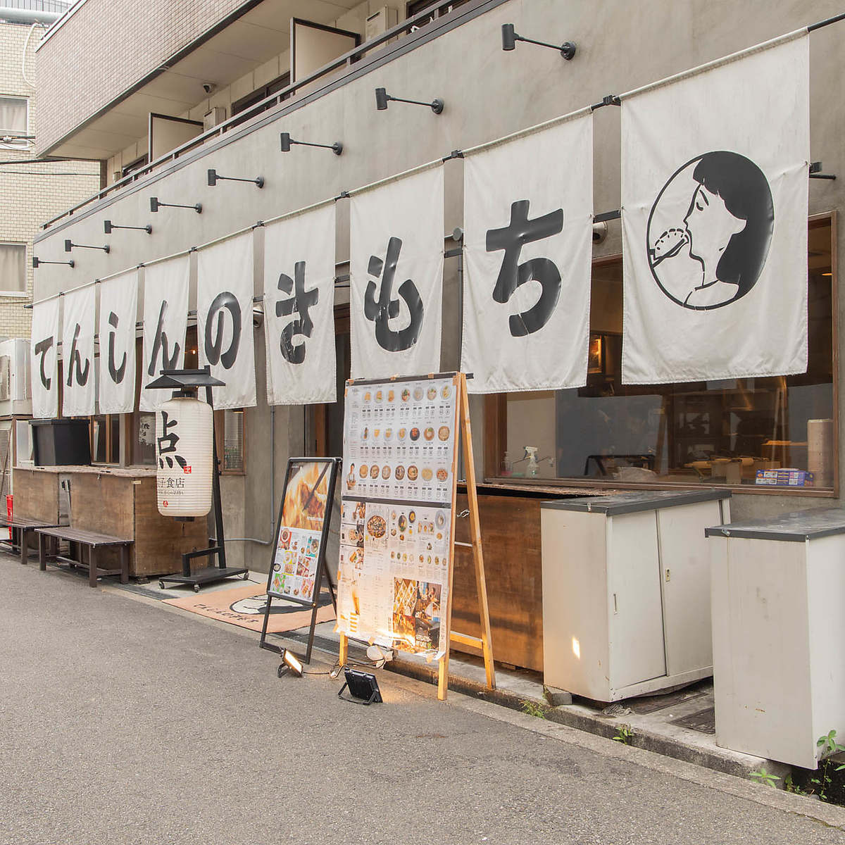 【大正駅 徒歩1分】餃子と台湾まぜそばを中心に、多彩な料理を楽しめる居酒屋です!