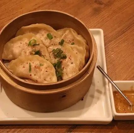 ゴマダレ蒸餃子 SteamedDumplingsWithSesameSource
