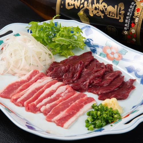 名物ちょぼ焼きと馬刺し