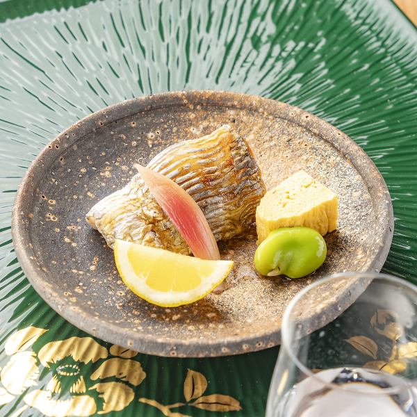【旬の魚を丁寧に焼き上げる。ふっくらとした食感をお楽しみください。】焼魚1800円(税込)