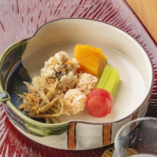 【店主自ら目利きした旬の野菜を使用】旬野菜の和え物900円(税込)～