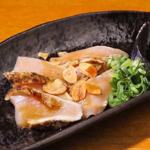 鶏タタキのガーリックポン酢