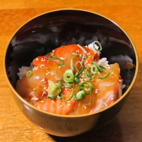 海鮮特製漬けダレミニ丼