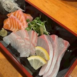 地魚刺身盛り合わせ