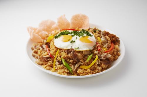 スペイン産イベリコ豚とアスパラのピリ辛チャーハン