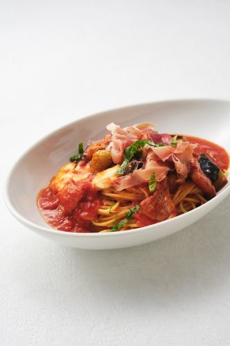 スペイン産生ハムとモッツァレラの完熟トマト
