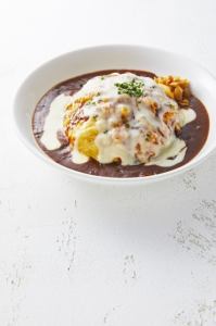 チョモランマオムライス/ベーコンとほうれん草のチーズイントマトクリームオムライス