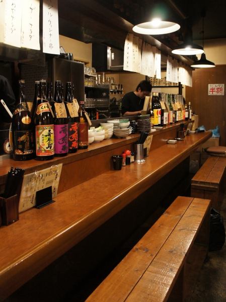 当店にはカウンター席がございますのでお一人様でも気軽にお立ち寄りできます♪仕事帰りのサク飲みにぴったりなお席。カウンターごしに今日のオススメを聞くの◎女性のお客様でも気軽にお立ち寄り可能です◎