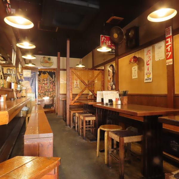 当店はアットホームな空間が広がっているのが特徴です♪当店のスタッフはもちろんいつも来ていただく常連さまとも和気あいあいと食事をお楽しみいただけます！初めてこられるお客さまでも気軽にお立ち寄りください。