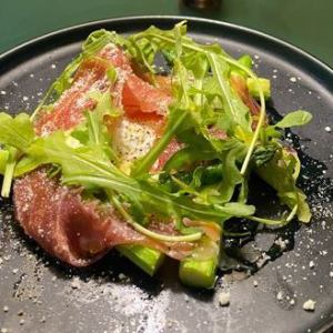 ホワイトアスパラと生ハムのサラダ