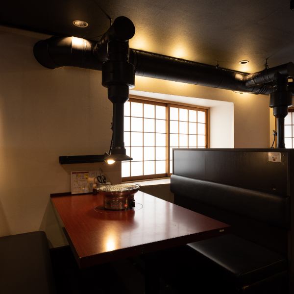 2階テーブル席ご用意しております♪ご家族やご友人とのお食事にも◎ご宴会や女子会にもおすすめです◎お子様連れのご利用やママさんのご来店も大歓迎です！お仕事帰りのちょい飲みや、ご夕食などにも最適なお店ですので、お気軽にご相談ください。