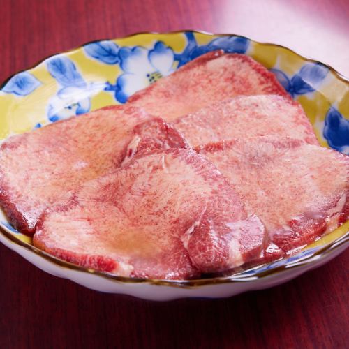 厳選和牛肉を贅沢に！上塩タンなど様々な部位をご用意！