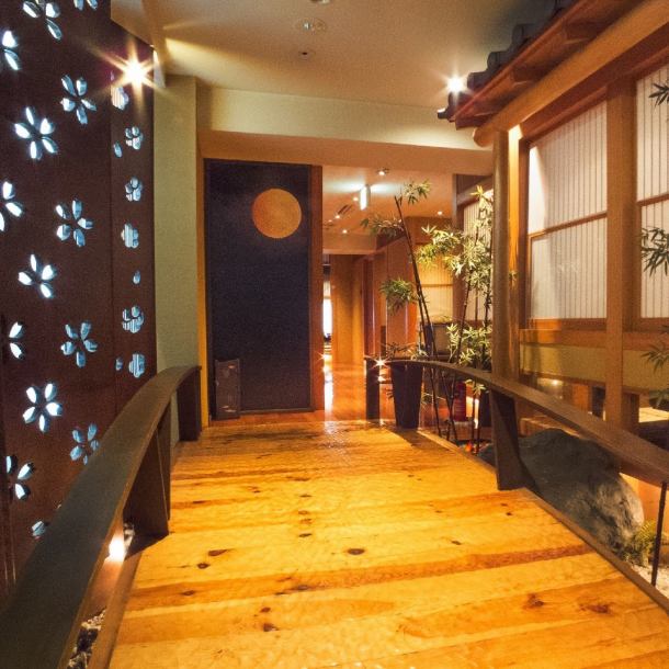 【Many private rooms available for 2 people to a large number of people】 Passing through the noise of Shonandai, if you reach it, there will be an excellent private room space.We offer a large number of full courses where you can enjoy luxurious ingredients such as sashimi of honkakuchu toro ♪ There are many courses for each item according to the number of people, so choose a private room or course for each scene or banquet. Please give me.
