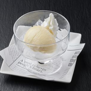 A little ice cream (vanilla/chocolate/matcha)