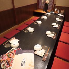 会社宴会にもピッタリな掘りごたつ個室。落ち着いた空間で心ゆくまで盛り上がれます♪大切なシーンにも満足いただけること間違いなしのこだわりの和食、お料理との相性も抜群の日本酒や焼酎などのお酒を豊富にご用意しております。落ち着ける空間での、こだわりの逸品料理とお酒を一緒にご堪能下さい。お得な宴会コースも◎