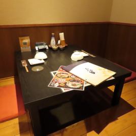 2名様でのご利用も可能な、上質な空間の個室のお席のご用意もございます。デートや大切な方と、多彩なシーンに対応ＯＫです。周囲に壁があり、周囲の音や周りを気にせずプライベート空間をお楽しみいただけます!今夜は大切な方と、ゆったりとした寛ぎの時間を過ごしたい・・・そんな時は是非こちらのお席をご利用下さい♪