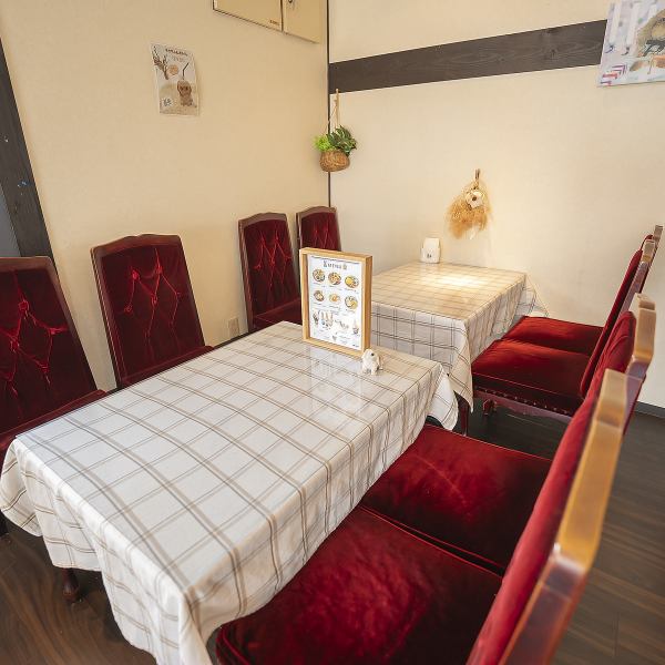 ≪レトロな喫茶店のようなかわいい雰囲気の店内♪≫4名テーブル×5・カウンター席×5◆ノスタルジックでどこか落ち着く雰囲気の店内には、オーナーのうさぎ愛感じるインテリアがたくさん！少人数から大人数まで様々な人数やシーンでご利用いただけます◎女子会やママ会はもちろん、貸切のオフ会などにもぴったりです◎