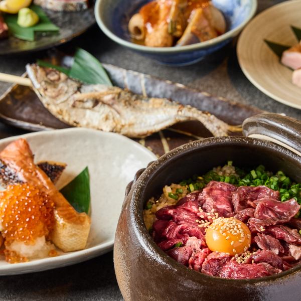 当店おすすめの贅沢具材がのった土鍋ごはんを種類豊富にご用意♪