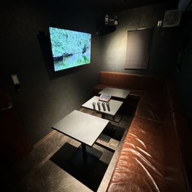 【大人気個室VIPルームのご用意ございます!】宴会シーズンにもってこいの個室をご用意!周りを気にせず盛り上がっていただくことが可能です!カラオケ完備♪VIP個室のみ2時間席料お一人様1,000円(+500円で1時間延長可能)です!っご利用お待ちしております!〈横須賀中央/宴会/忘年会/歓送迎会/女子会/貸切/飲み放題〉