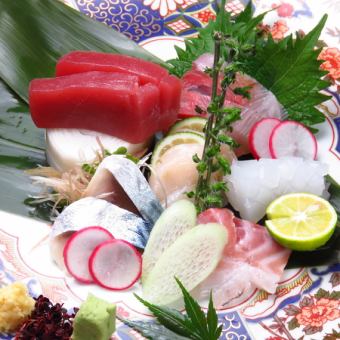[Saturdays, Sundays, and holidays only] Lunch course with all-you-can-drink for 5,000 yen. How about a simple course and all-you-can-drink plan?
