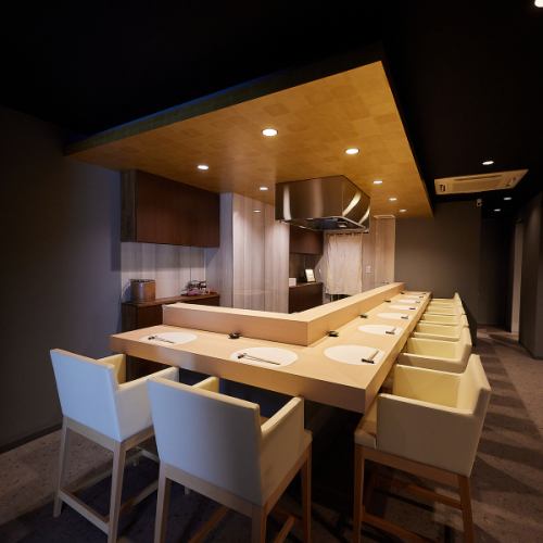 <p>The interior is finished in a calm space full of luxury.It is a calm space that is perfect for anniversaries and celebrations with your loved ones.</p>