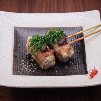 Yam roll with plum sauce