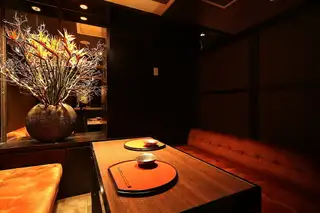 【6名様からご利用いただける個室】2名様から最大45名様まで◎デートや接待、会社宴会など、さまざまなシーンでご利用いただける個室をご用意しております。