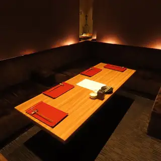 【ゆったりくつろげる完全個室】接待や会食、プライベートなお時間にも◎幅広い年齢のお客様からお喜びのお言葉を頂いております。