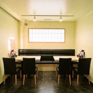 The photo is a private room that can accommodate up to 8 people.There is also a private room for 4 people ♪