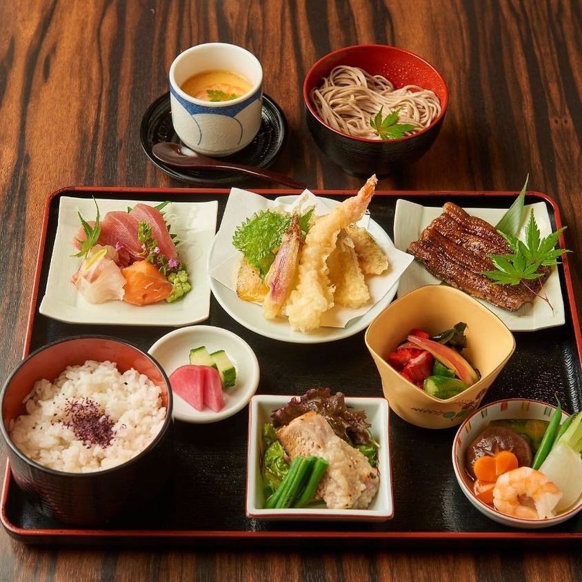 We also offer various dinners such as eel, tempura, and sashimi!!Private rooms available for ceremonial occasions◎