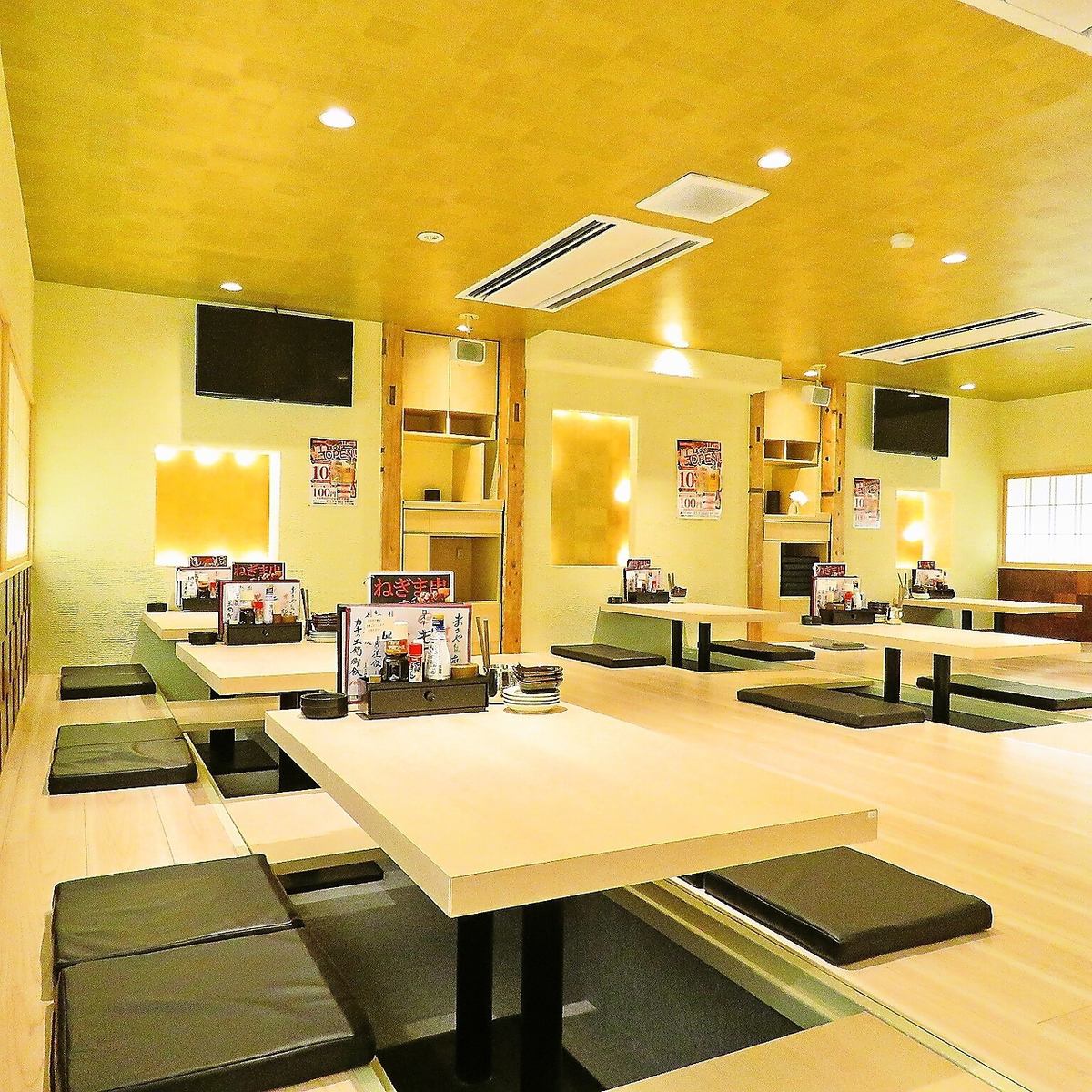 There is a spacious horigotatsu seat at the back of the store!! Can be used for banquets, etc. ◎