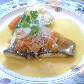 白身魚のポワレ　レモンバターソース