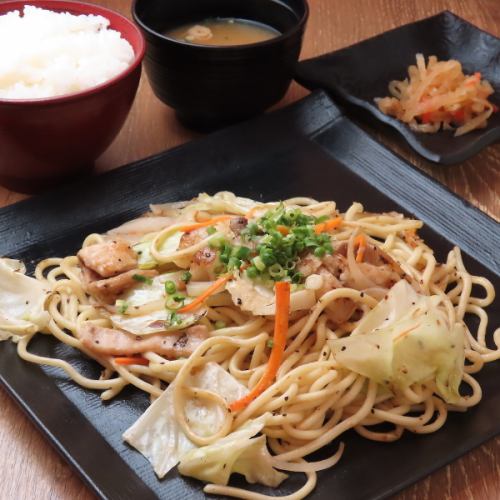 鉄板焼きそばで満足ランチ