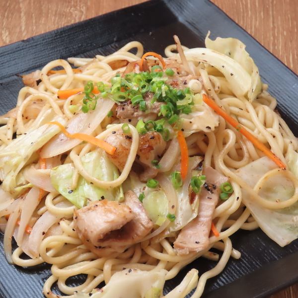 【もちもち麺】豚肉と野菜たっぷり！旨味凝縮「豚焼そば」に舌鼓♪935円(税込)