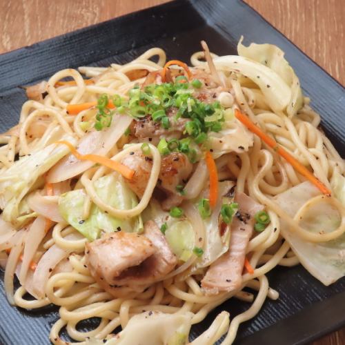 【もちもち麺】豚肉と野菜たっぷり！旨味凝縮「豚焼そば」に舌鼓♪935円(税込)