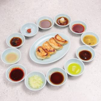 皮の名物　肉餃子