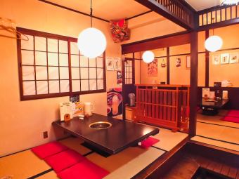 A tatami room for 4 people x 2 and 6 people x 5.Since there is a partition, you can eat without worrying about the surroundings ☆ Because it is a tatami room, your baby can also lie down