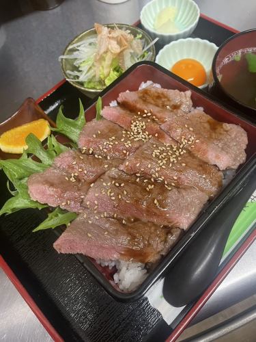 店内での丼ランチ始めました!