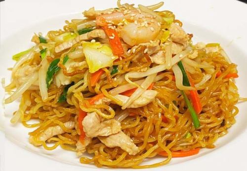 Hong Kong style fried noodles