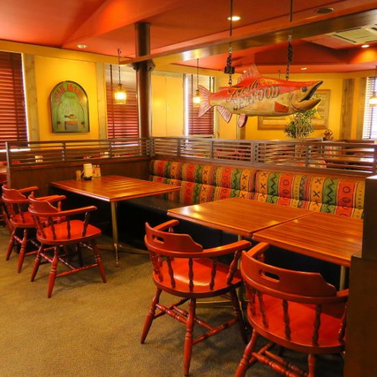We have spacious seats so you can relax.Please enjoy your meal to your heart's content.