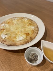 4種のチーズピザ